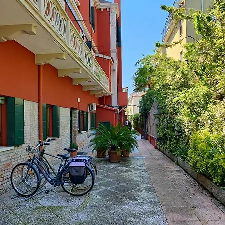 Leo's House With Garden Apartman Lido di Venezia