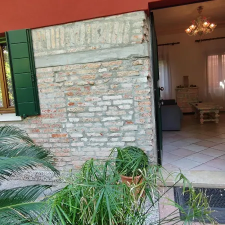 Leo's House With Garden Apartman