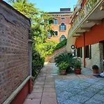 Leo's House With Garden Lägenhet