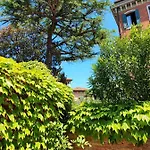 Leo's House With Garden Lägenhet