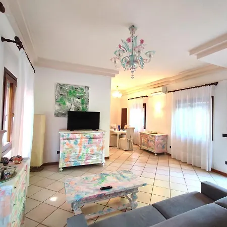 Leo's House With Garden