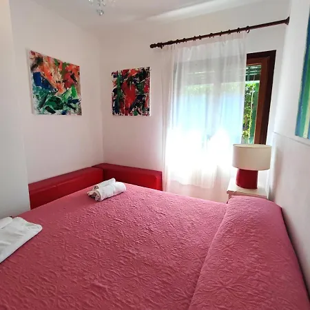 Leo's House With Garden *