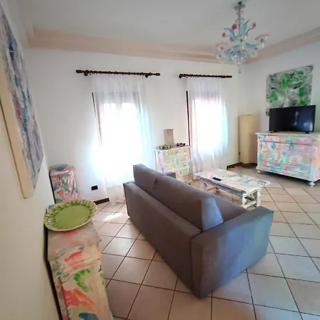 Leo's House With Garden *