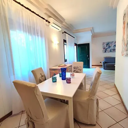 Leo's House With Garden *