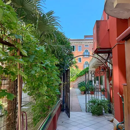Leo's House With Garden Apartment Lido di Venezia