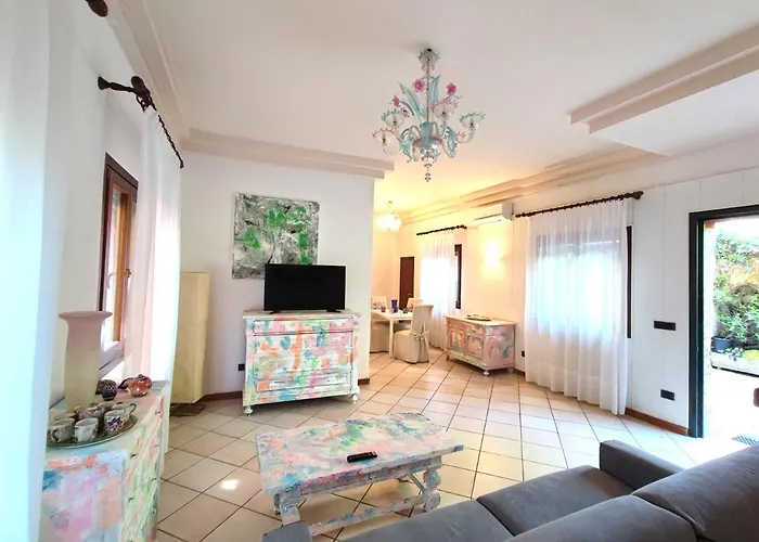 Leo's House With Garden