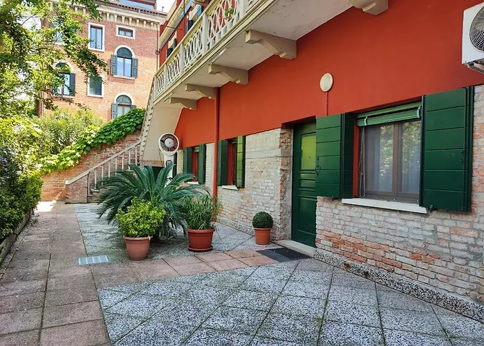 Leo's House With Garden Venedik-Lido