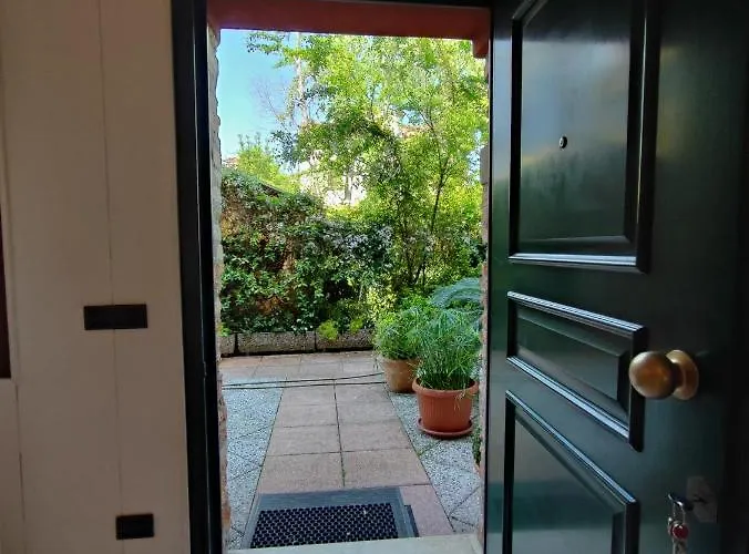 Leo's House With Garden Daire