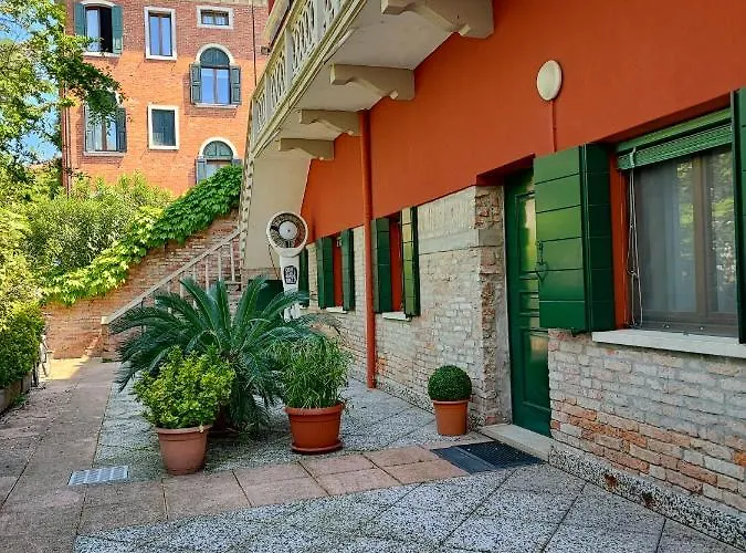 Leo's House With Garden Daire