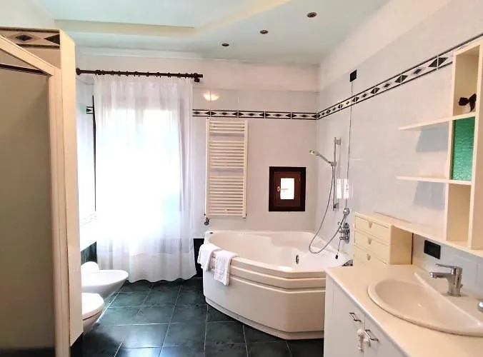 Leo's House With Garden