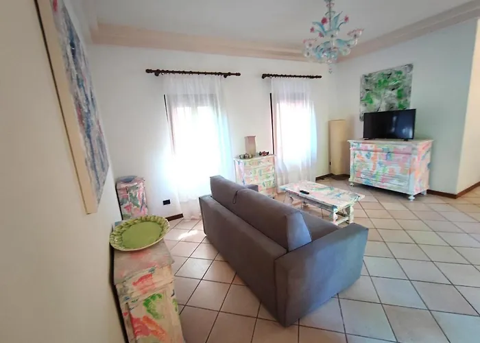 Leo's House With Garden *