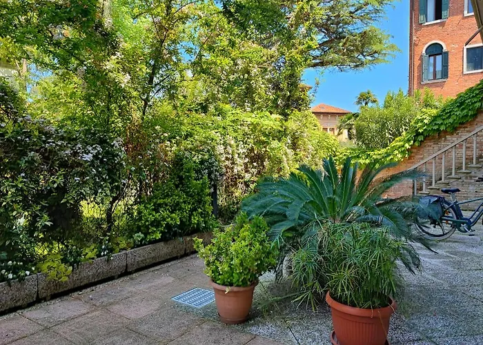 Leo's House With Garden Venedik-Lido