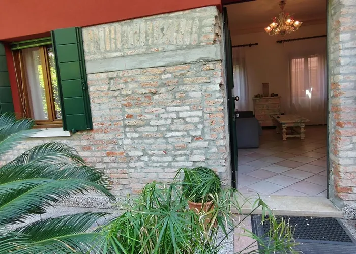 Leo's House With Garden Daire